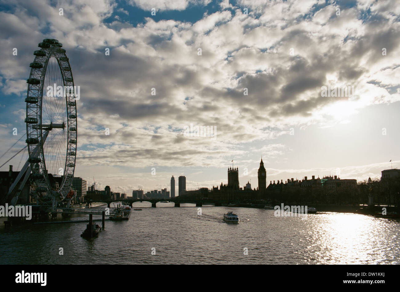 La Casa del Parlamento e il London Eye, London REGNO UNITO Foto Stock