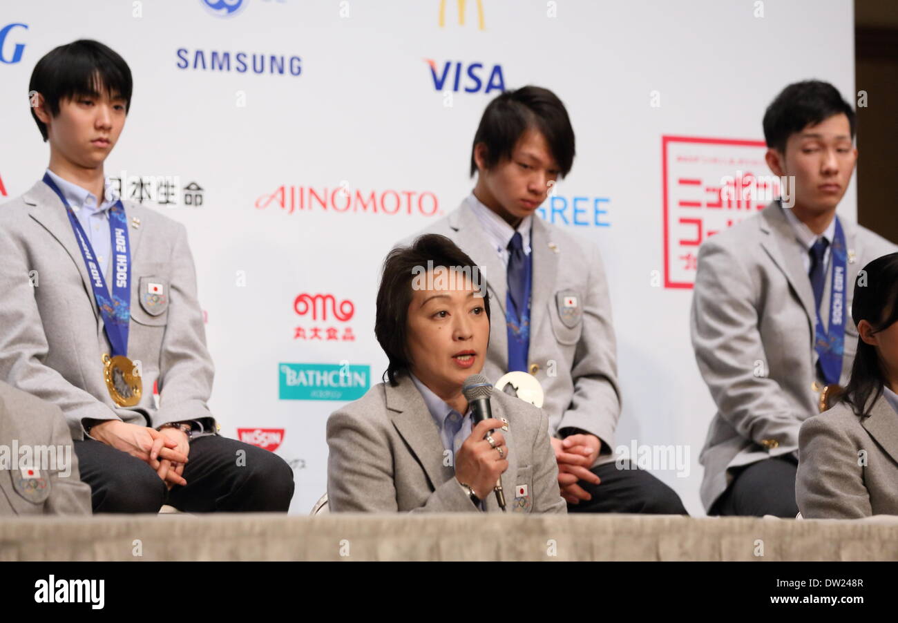 Seiko Hashimoto (JPN), 25 Febbraio 2014 : Seiko Hashimoto, centro, la testa delle Olimpiadi di Sochi Giappone delegazione parla durante la conferenza stampa a Tokyo in Giappone. © Motoo Naka/AFLO/Alamy Live News Foto Stock
