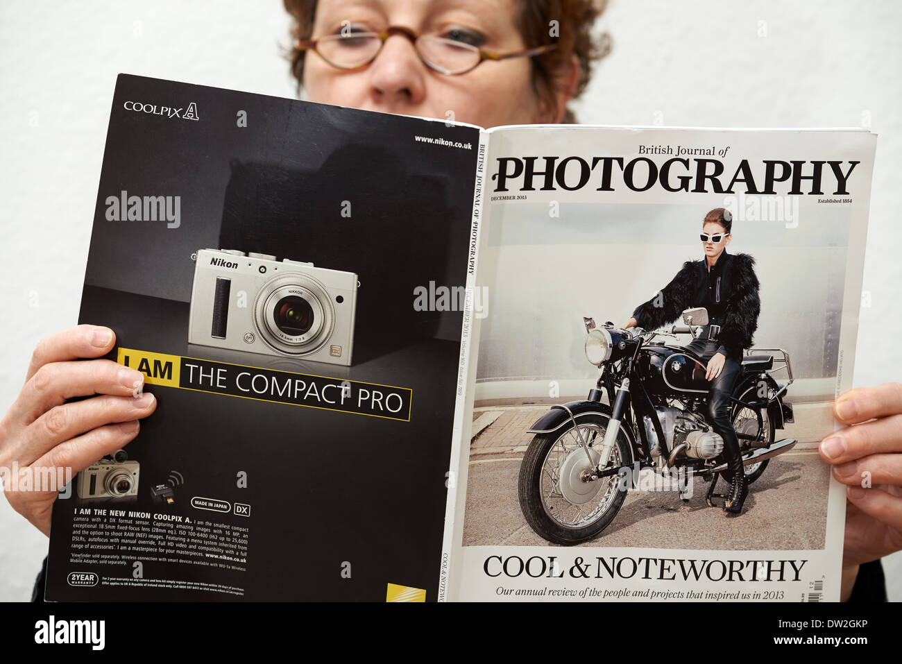 British Journal of Photography (dicembre 2013) che mostra sul coperchio anteriore di un'immagine del fotografo Frederike Helwig Foto Stock