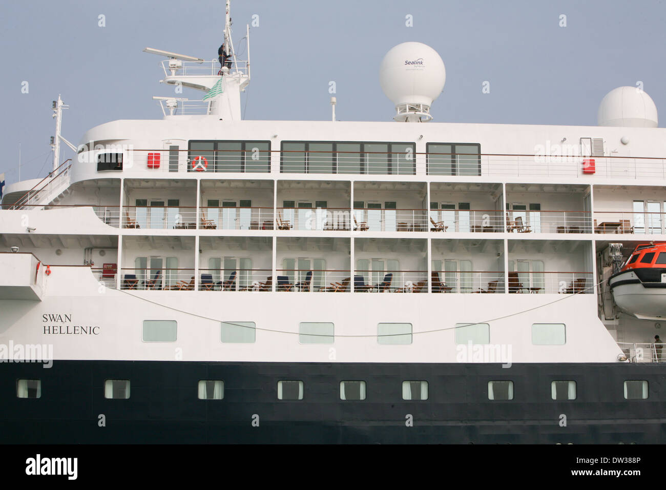 MS Minerva, una nave da crociera di proprietà di Swan Hellenic accanto a Portsmouth, Hampshire, Inghilterra. Foto Stock