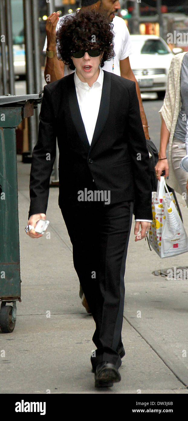 American pop/rock artista, L.P. (Data di nascita Laura Pergolizzi) fuori e circa dove: New York City, Stati Uniti quando: 03 Ott 2012 Foto Stock
