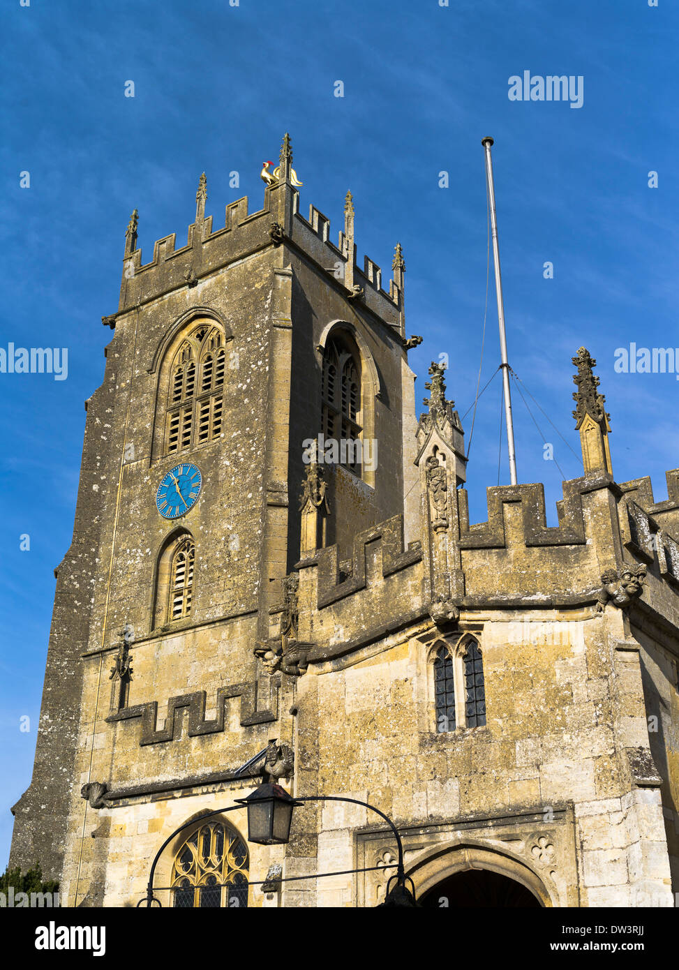 dh St Peters Church cotswolds UK WINCHCOMBE GLOUCESTERSHIRE Cotswold Inglese chiesa parrocchiale torre orologio campanile con gargoyles inghilterra medievale Foto Stock
