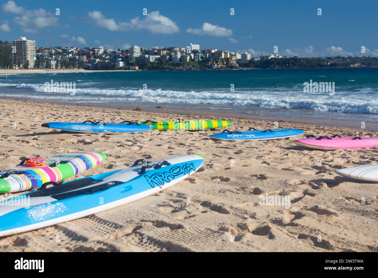 Manly North Steyne spiaggia con tavole da surf in primo piano le spiagge del Nord Sydney New South Wales NSW Australia Foto Stock