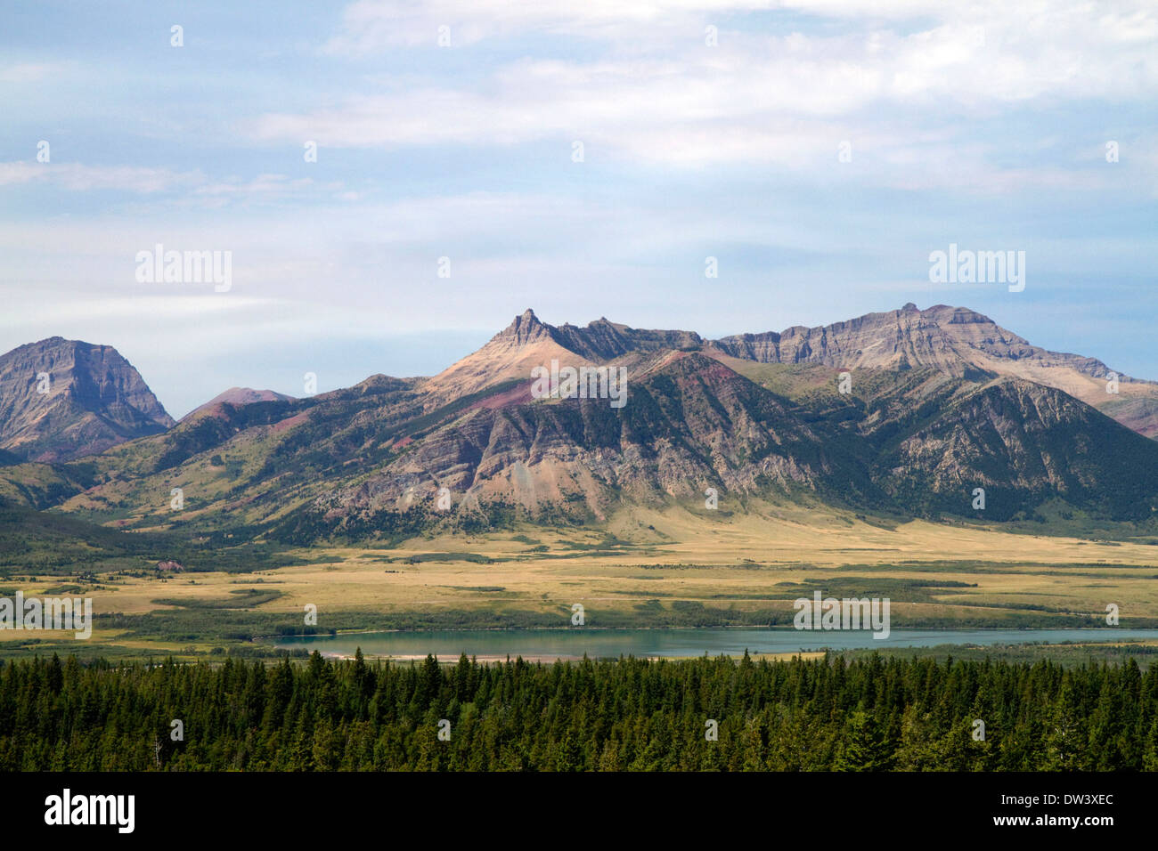 Vista panoramica delle Montagne Rocciose Canadesi nel Parco Nazionale dei laghi di Waterton, Alberta, Canada. Foto Stock