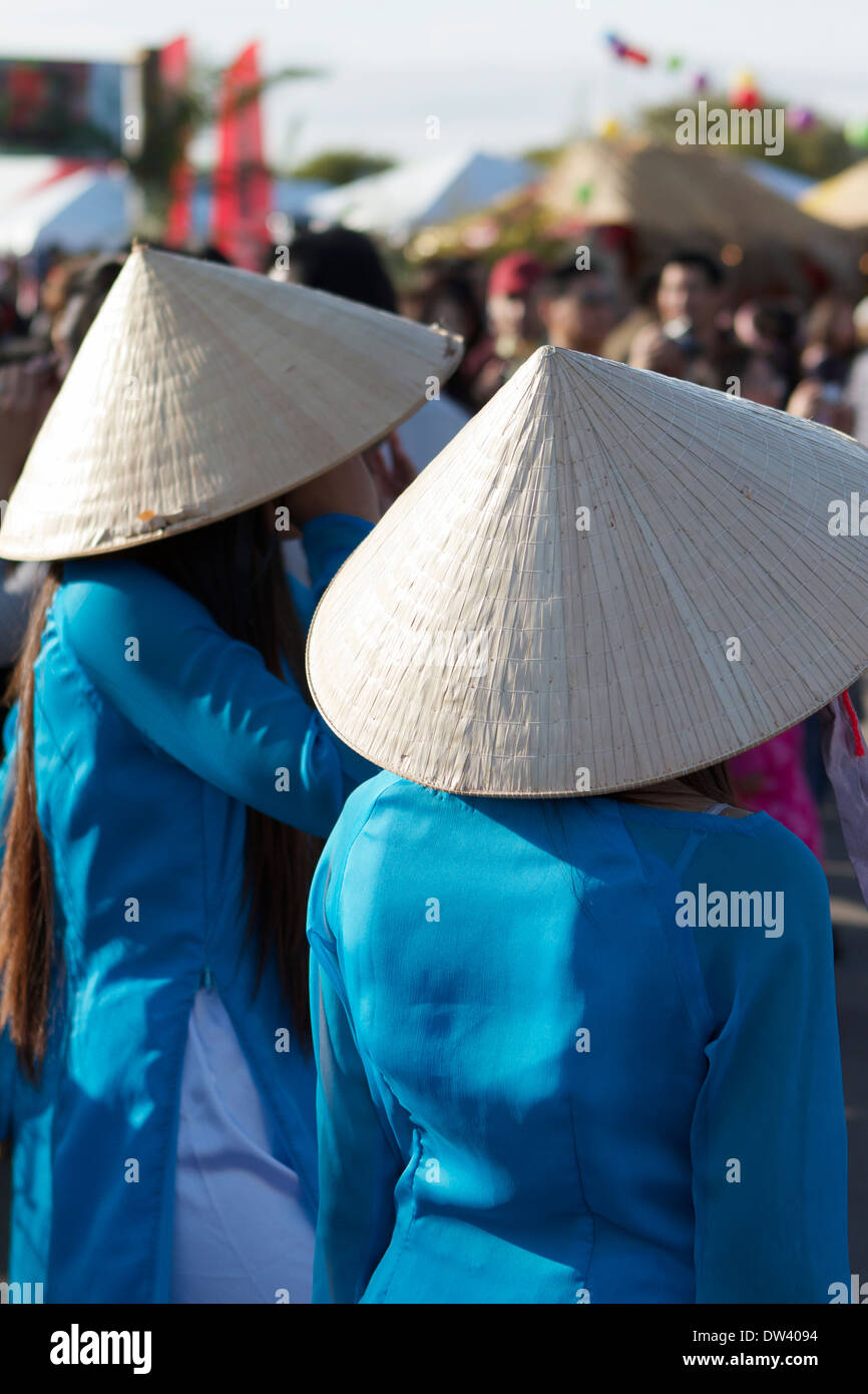 Cappelli di paglia conici immagini e fotografie stock ad alta risoluzione -  Alamy