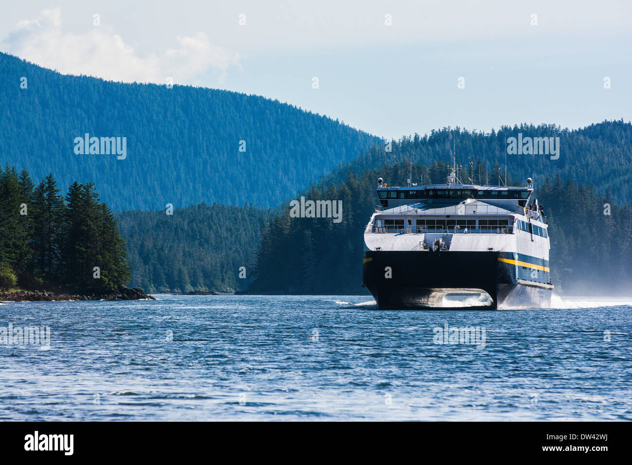 MV Fairweather, alta velocità del traghetto, Alaska Marine Highway system, all'interno del passaggio tra Jeaneau e Sitka Foto Stock