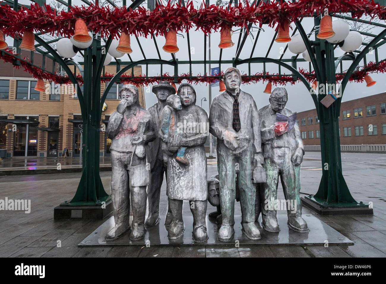 Stati Uniti, Washington. Seattle, Fremont, aspettando il interurbana, arte pubblica il lavoro di Richard Beyer Foto Stock