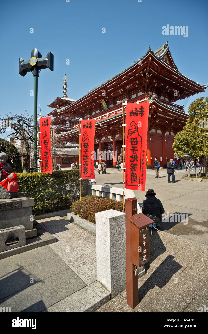 Hozomon Gate, il Tempio di Asakusa Kannon, Tokyo, Giappone Foto Stock