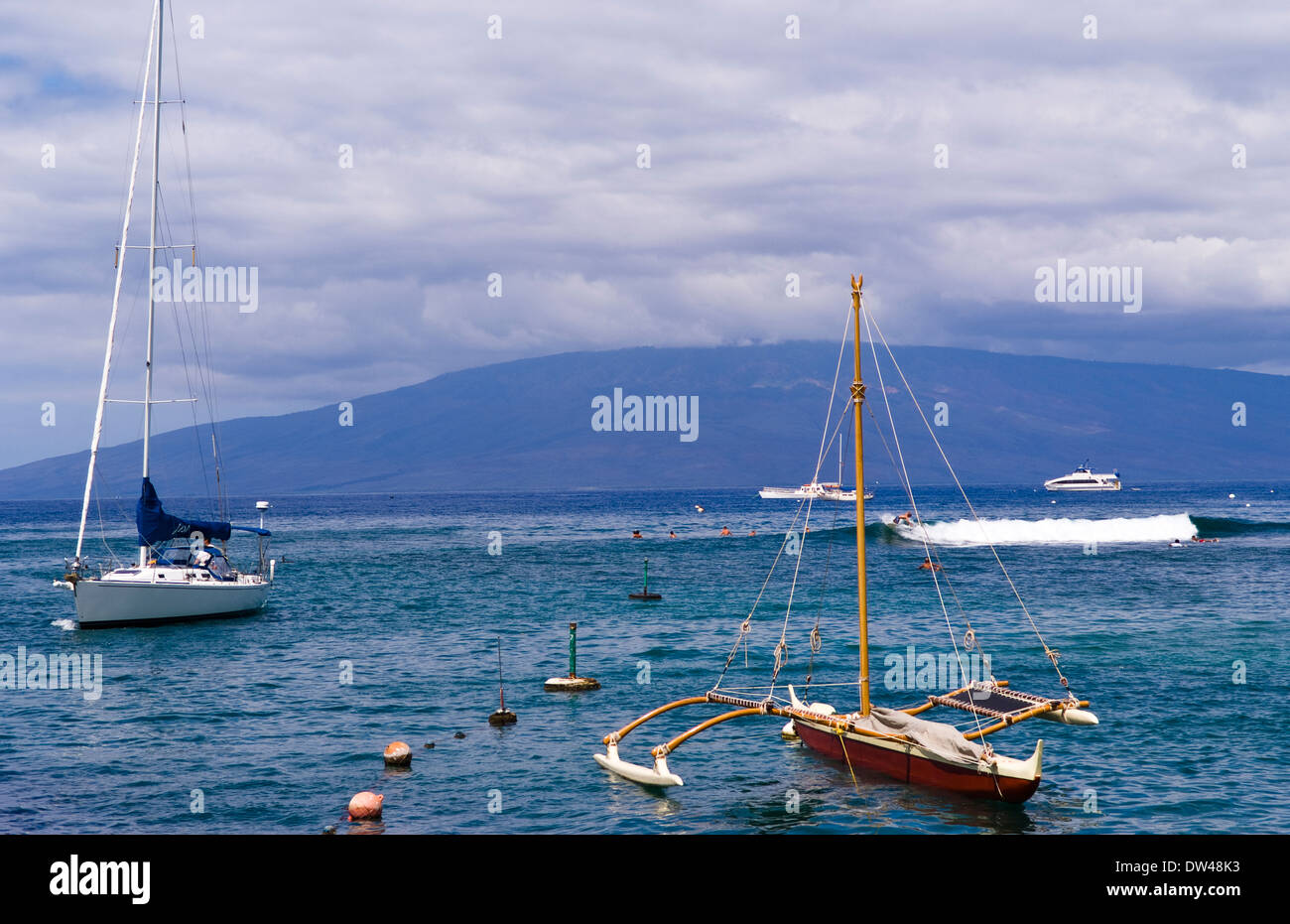 Belle barche nel porto della famosa cittadina di Lahaina in Maui Hawaii Foto Stock