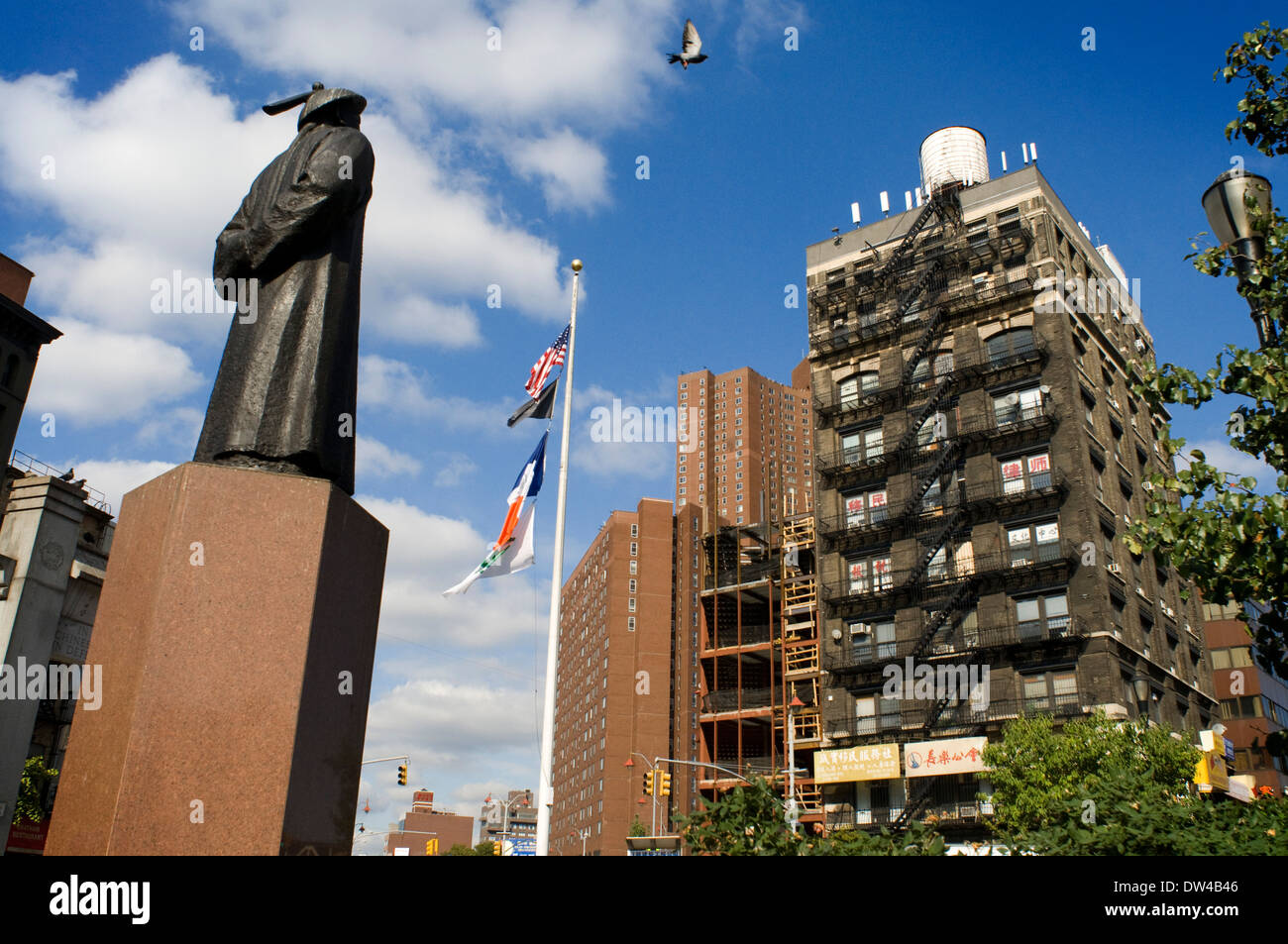 Chatham Square a Chinatown, Manhattan ha eretto una statua di Lin, commemorando il pioniere nel combattimento reale delle droghe. Foto Stock