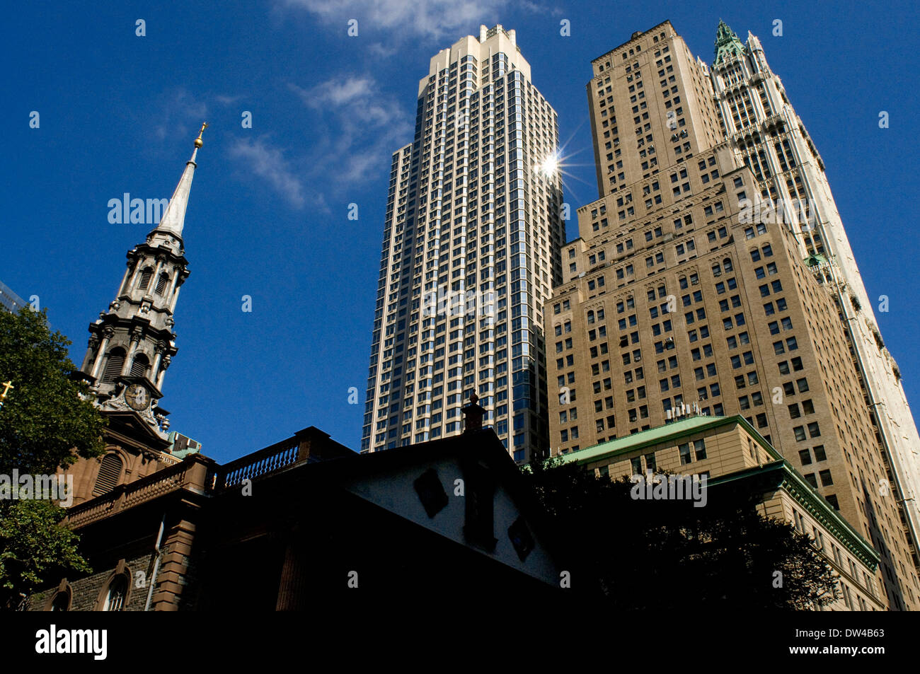 San Paolo Cappella del Quartiere Finanziario di New York City Manhattan inferiore. Cappella di San Paolo Cappella circondato da torreggianti skyscra Foto Stock