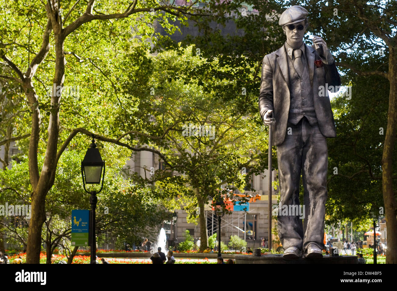 Bowling Green. Bowling Green Square tra Broadway e stato san alcune statue umane conto anche per il flash della fotocamera fla Foto Stock