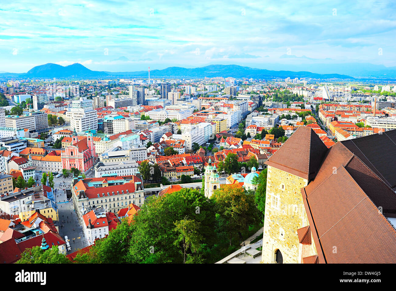 Cityscpe di Ljubljana, Slovenia . Castello di Ljubljana nel diritto Foto Stock