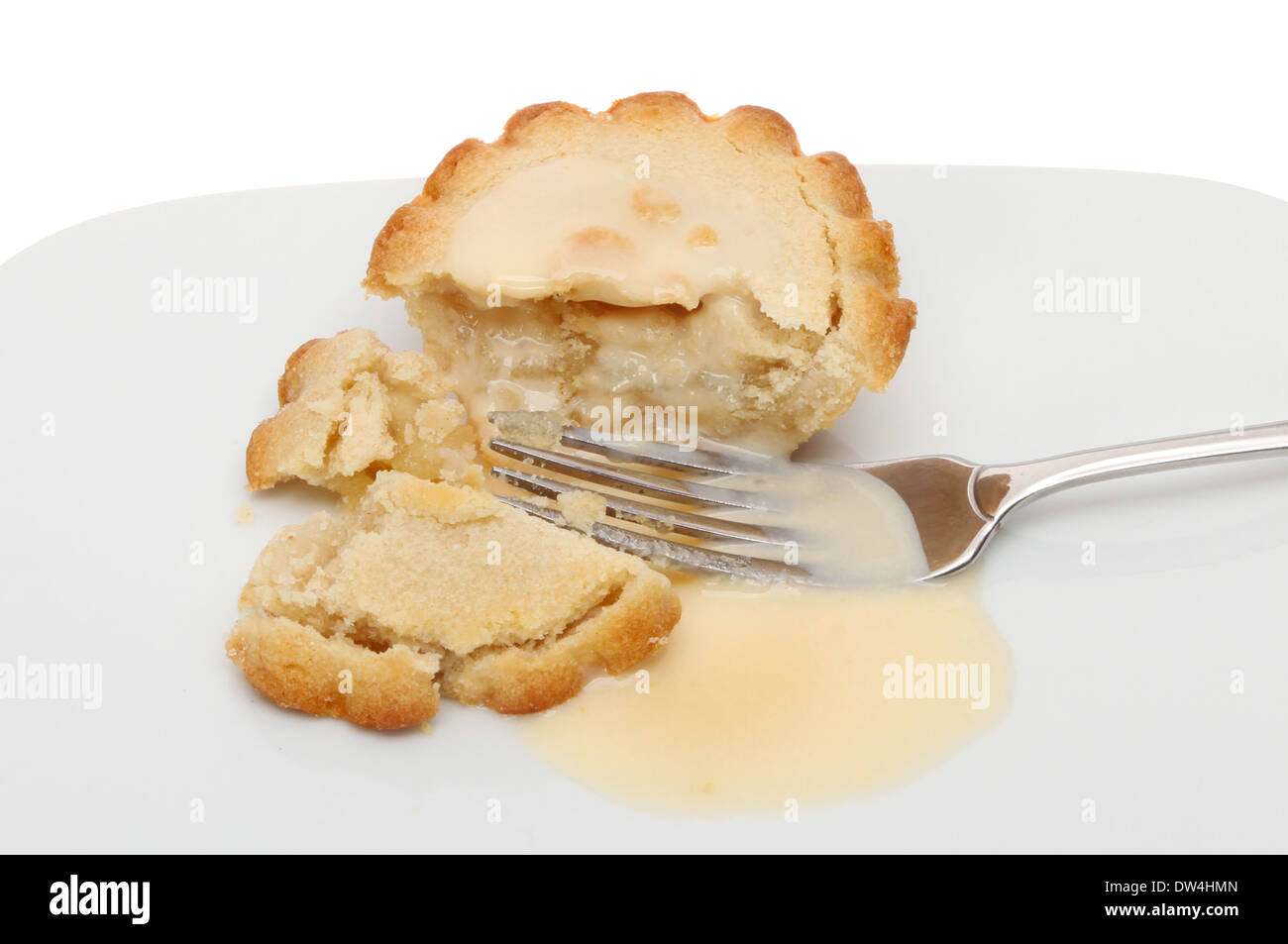 Singoli la torta di mele con crema pasticcera e una forcella su una piastra Foto Stock
