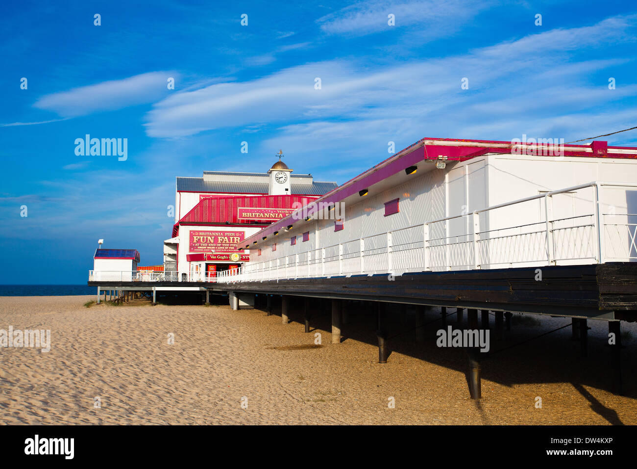 GREAT YARMOUTH - luglio 8: Il molo vecchio di Luglio 8, 2010 in Great Yarmouth. Il tipico pier in Gran Bretagna. Foto Stock