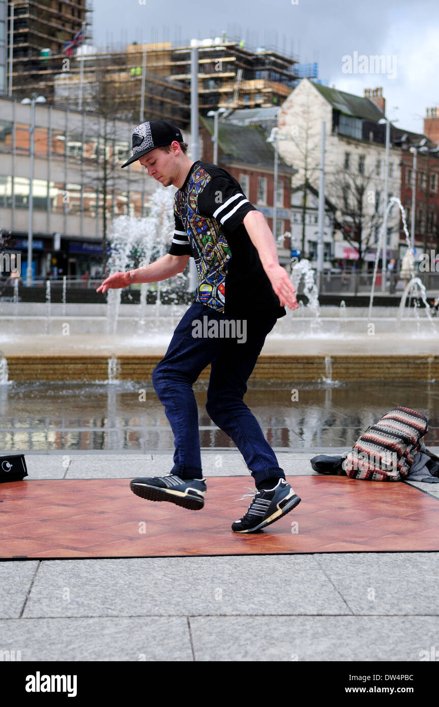 Street Dancer e Free-Runner eseguendo . Foto Stock