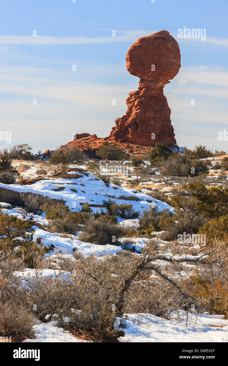 Paesaggio invernale al Rock equilibrato in Arches National Park, vicino a Moab, Utah - USA Foto Stock