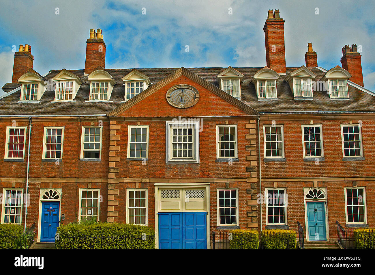 Northgate House è un edificio imponente ora utilizzato come uffici del consiglio. Essa presenta una facciata simmetrica e presenta una zona centrale di sun dial. Foto Stock