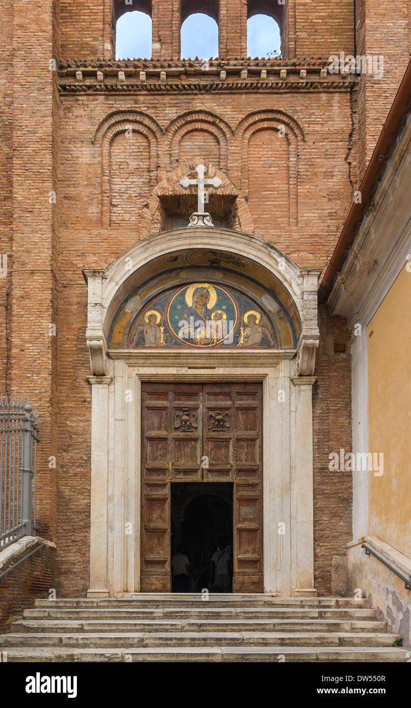 Ingresso laterale di Santa Maria in Ara Coeli chiesa in Roma, Italia Foto Stock
