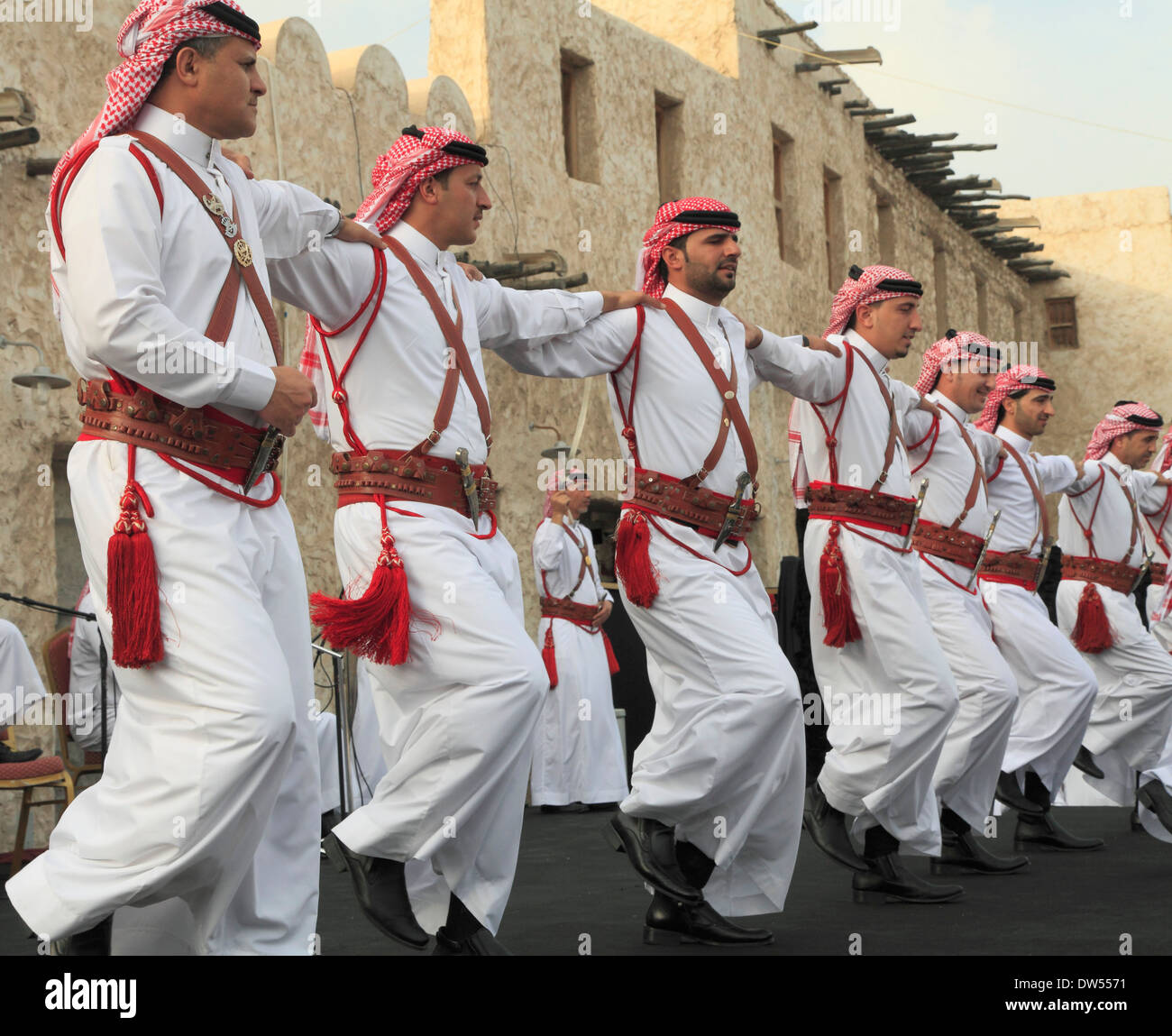 Il Qatar Doha, Souq Waqif, uomini, dancing, Foto Stock