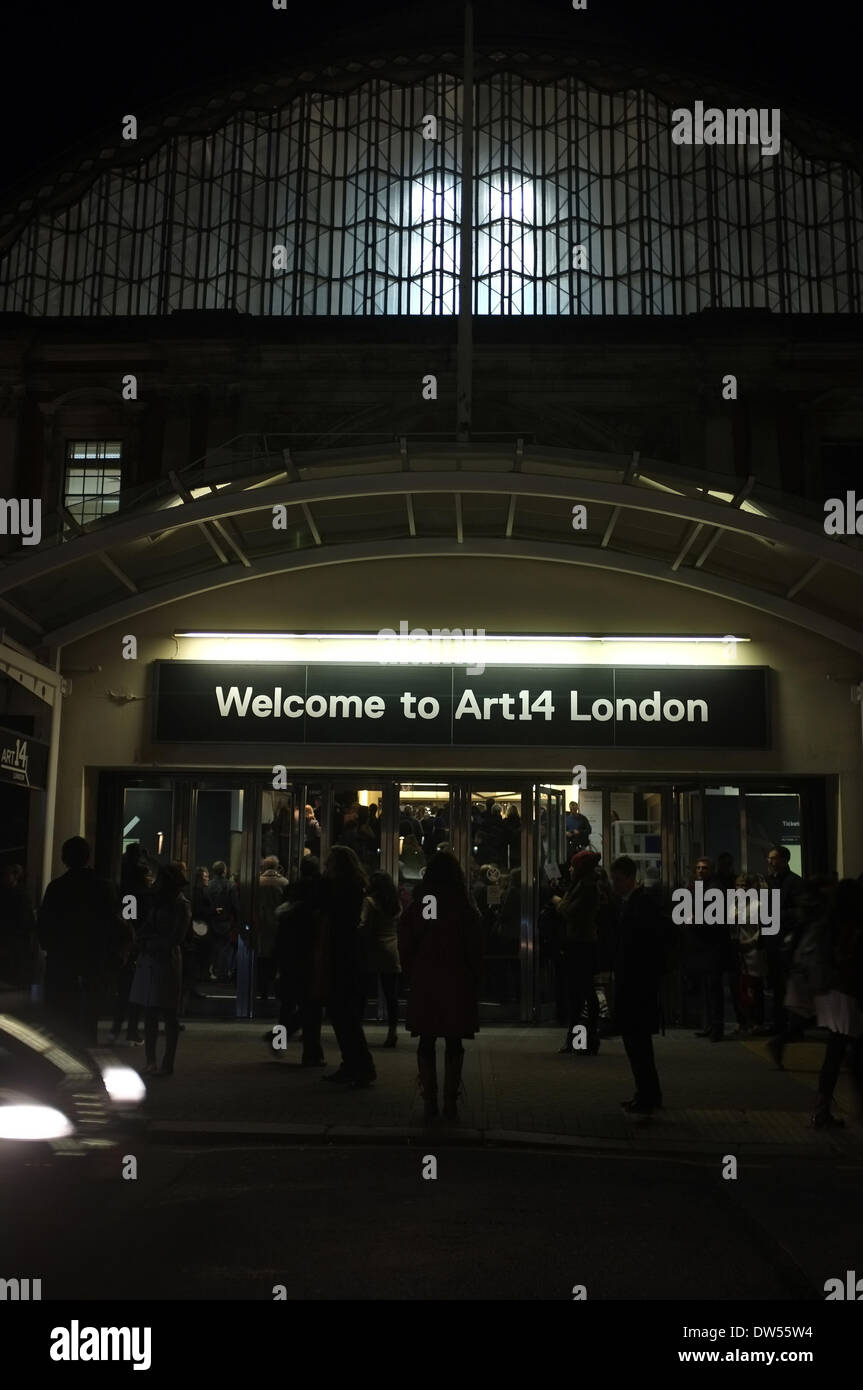 Londra, Regno Unito. Il 27 febbraio, 2014. La seconda edizione del London's global art fair, tenutasi in Olympia Grand Hall, apre le sue porte il venerdì 28 febbraio e si concluderà domenica 2 marzo. Credito: Ufuk Uyanik/Alamy Live News Foto Stock