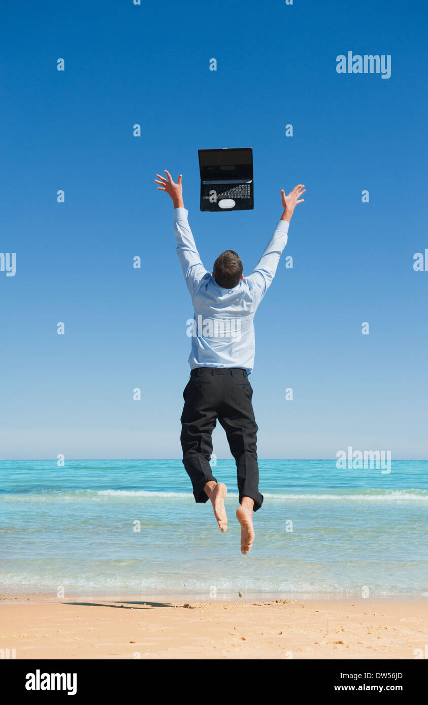 Sogni. Primo giorno di vacanza.imprenditore sulla spiaggia Foto Stock