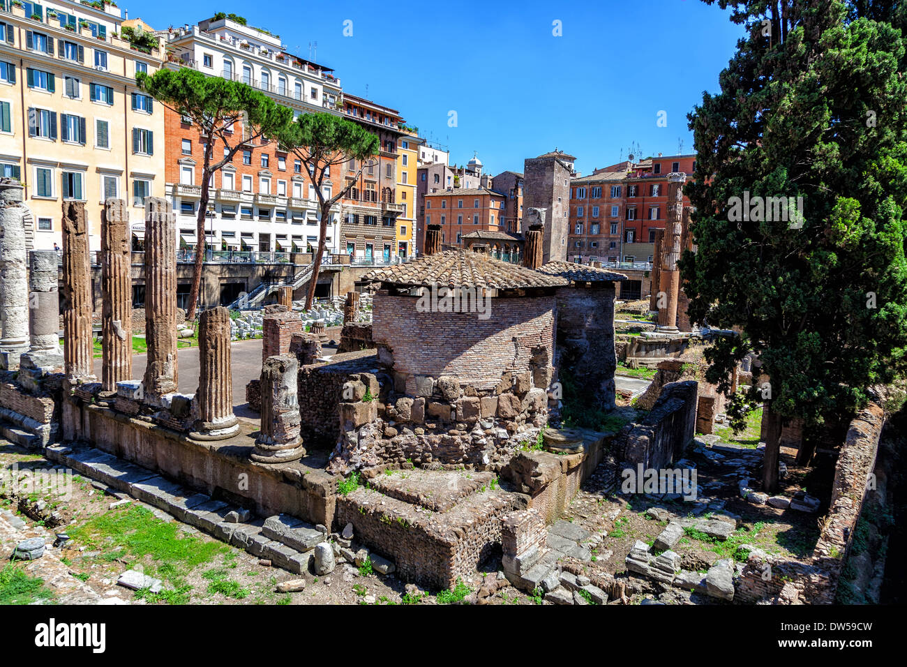 Scavi archeologici di antichi edifici del centro di Roma Foto Stock