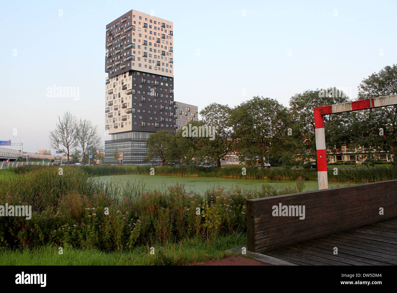 'La Liberté' edificio di Groningen nei Paesi Bassi, dal rinomato architetto francese Dominique Perrault (dal 2015 Apollo Hotel) Foto Stock