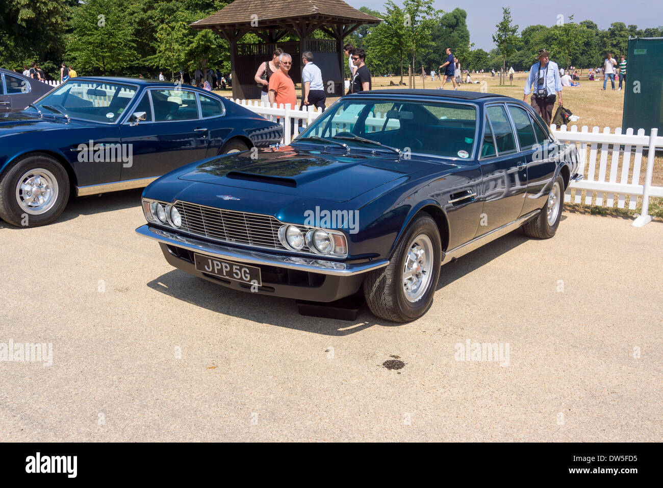 Aston Martin DBS V8 LAGONDA ??(1969-1972), Aston Martin Timeline, della celebrazione del centenario 2013, 100 anni Aston Martin, Kensington Park, Londra, Regno Unito, Europa Foto Stock