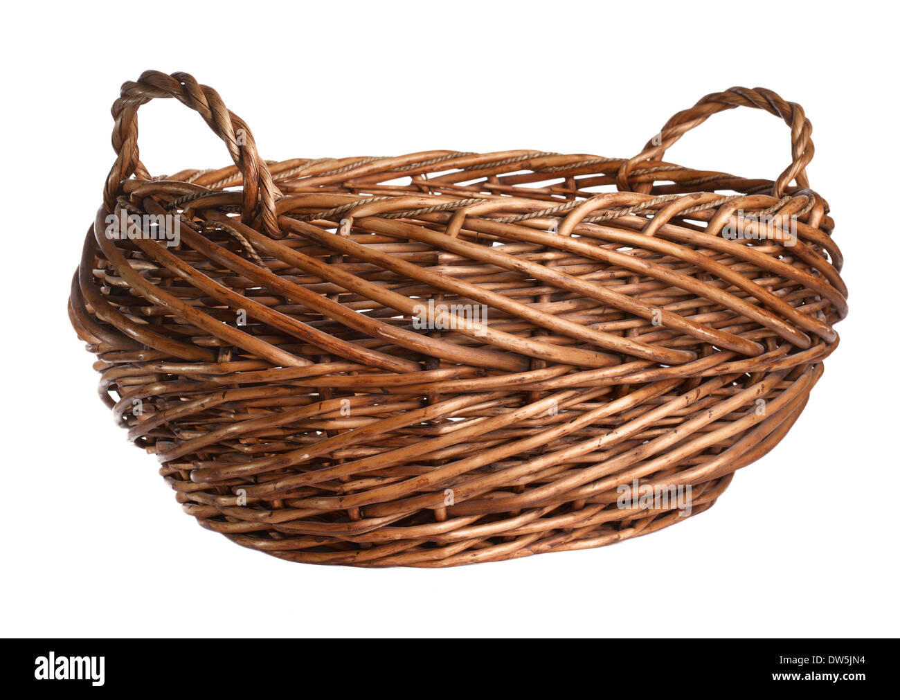 Svuotare cesto in vimini. Isolato su bianco Foto Stock