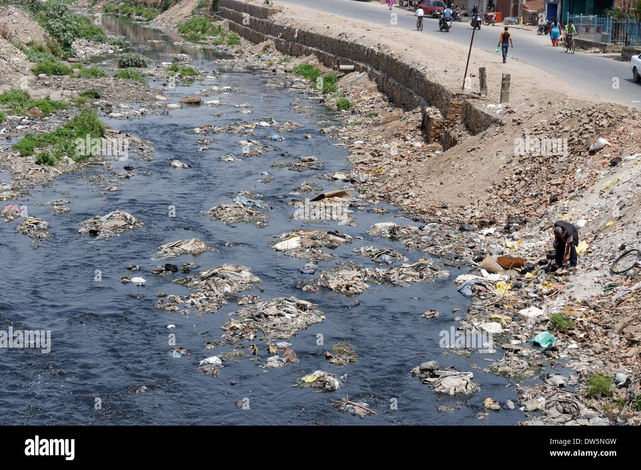 Il terribile inquinamento nel fiume Bagmati a Kathmandu in Nepal Foto Stock