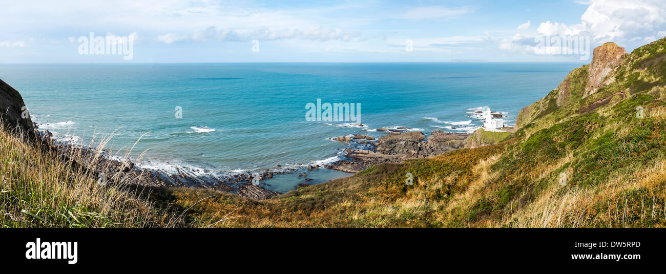 Hartland Point Lighthouse, Devon, Inghilterra è una grade 1 listed building: visto da sud ovest Percorso Costiero Foto Stock