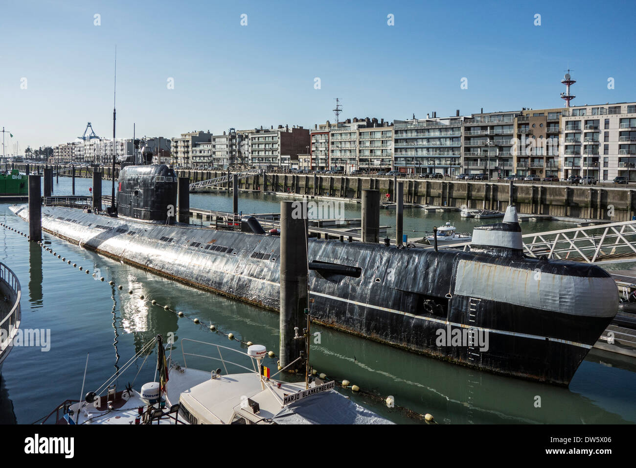 Il russo diesel-elettrico sommergibile B-143 / U-480 Foxtrot tipo 641 presso il lungomare marittimo del Parco a Tema di Zeebrugge, Belgio Foto Stock