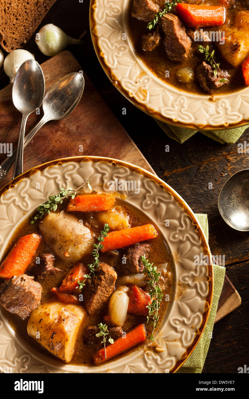 In casa irlandese stufato di manzo con carote e patate Foto Stock