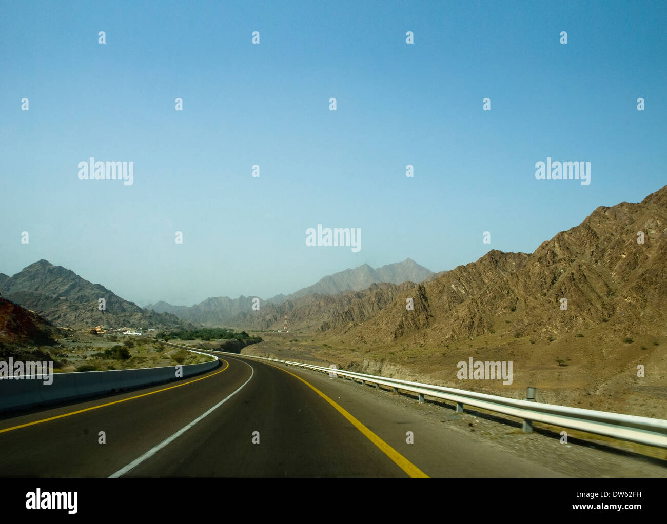 Una strada di montagna in Fujairah, UAE. Foto Stock