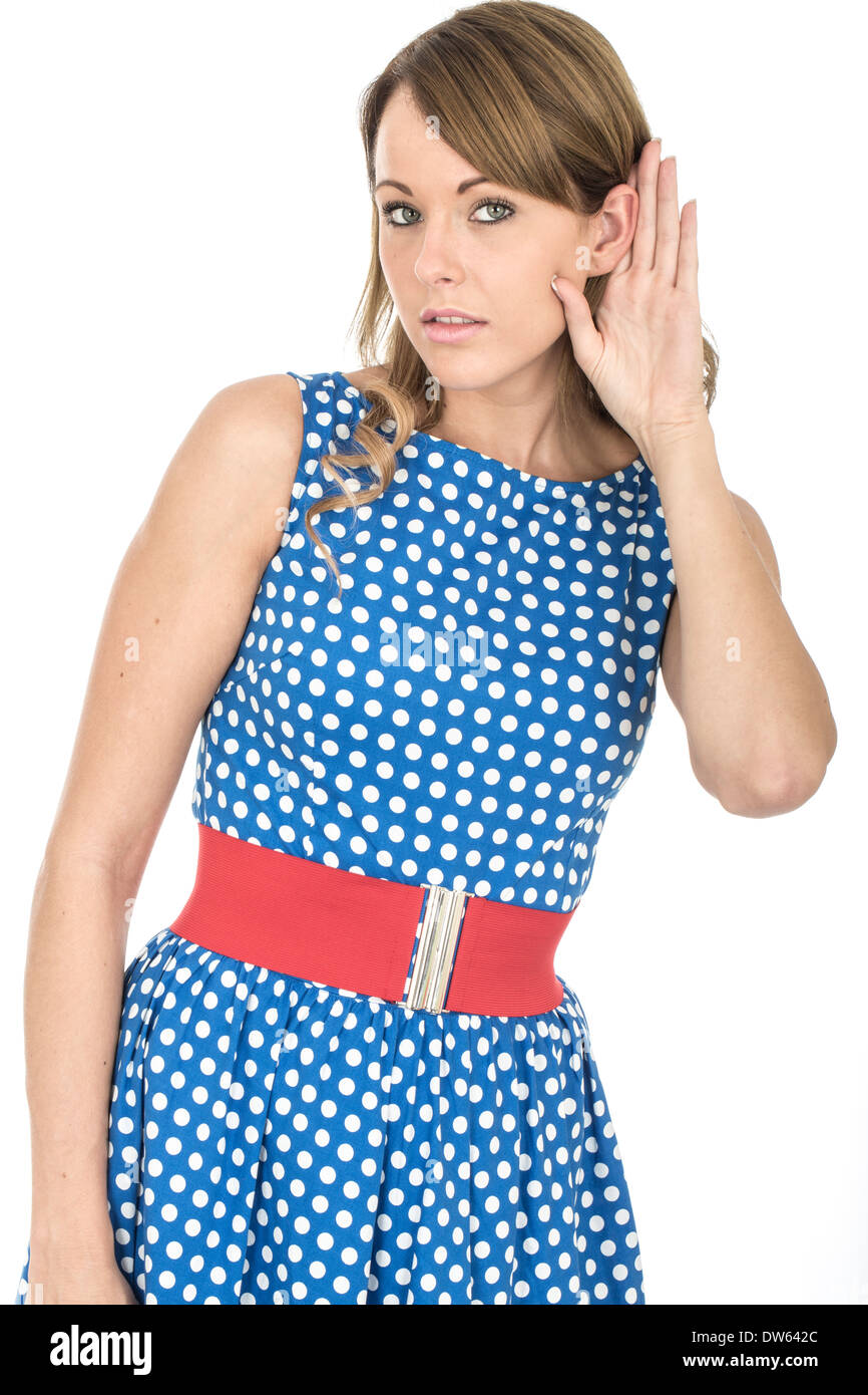 Giovane donna indossa blue polka dot dress intercettazioni Foto Stock