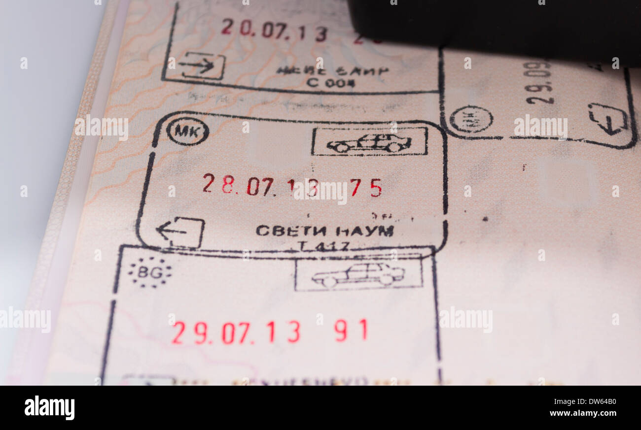 Timbri doganali sul passaporto rumeno di viaggiare in Bulgaria e Macedonia - Sveti Naum e Gyueshevo punti di confine Foto Stock