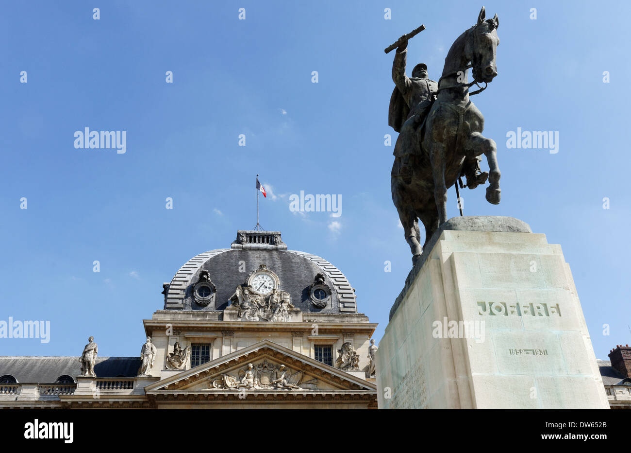 Statua di WW1 Jospeh generale Joffre davanti alla Ecole Militaire di Parigi Foto Stock