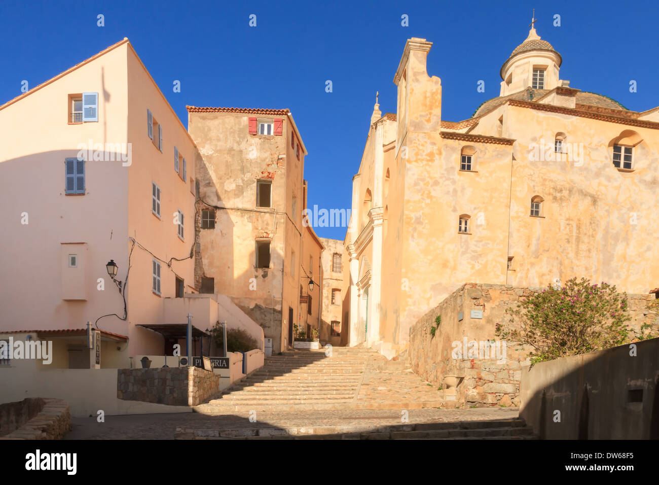 Cathédrale St-Jean-Baptiste nella cittadella di Calvi, in Corsica Foto Stock