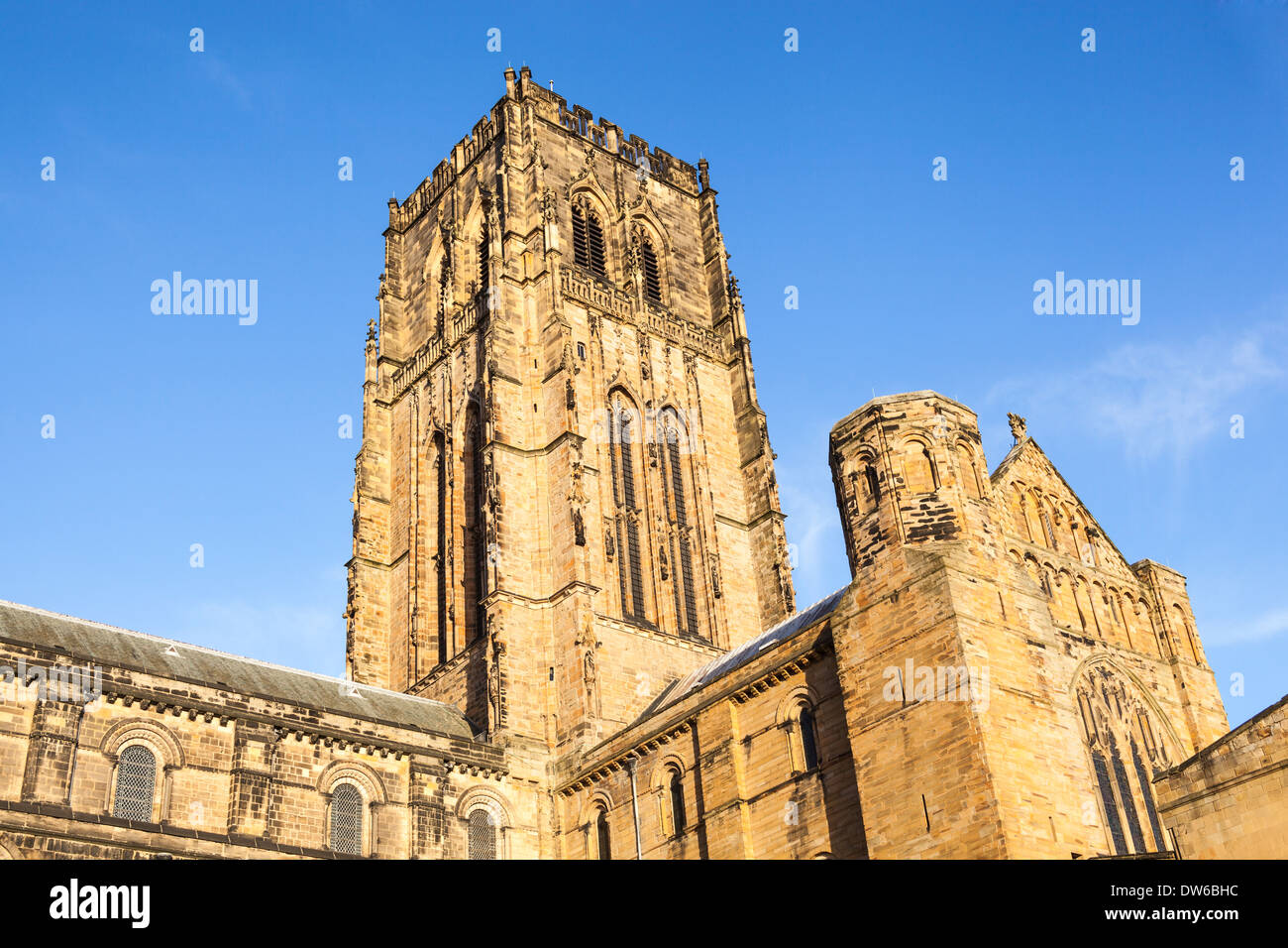 Torre centrale e del transetto sud, la Cattedrale di Durham visto dal chiostro, Durham, County Durham, Inghilterra Foto Stock