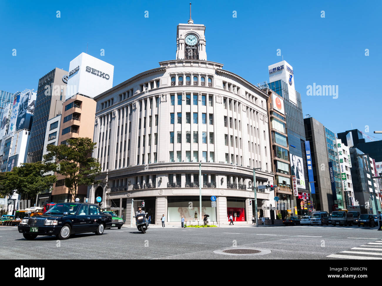 Il quartiere dello shopping di Ginza a Tokyo in Giappone. Foto Stock