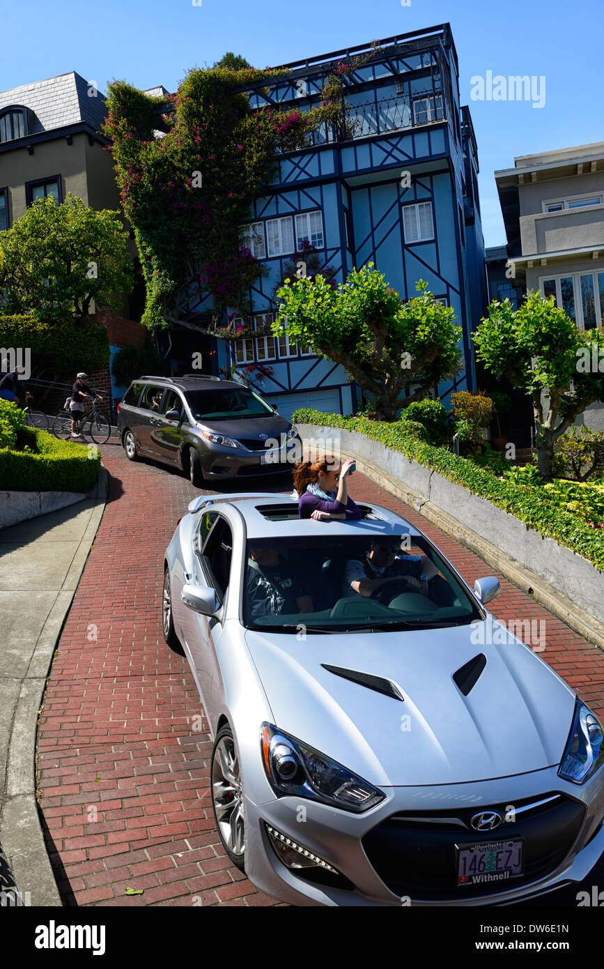 Lombard street cars crociera crociera crooked crookedest twist girare ripidi tornanti bendy tenuta acuta twist twisty negoziare Foto Stock