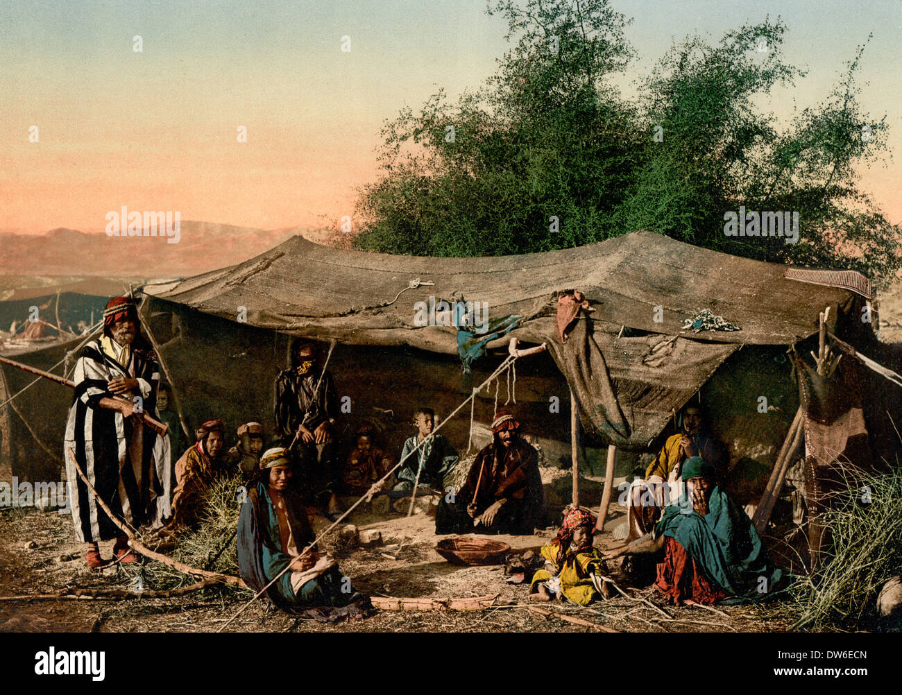 Tenda beduina e occupanti, Terra Santa, circa 1900 Foto Stock