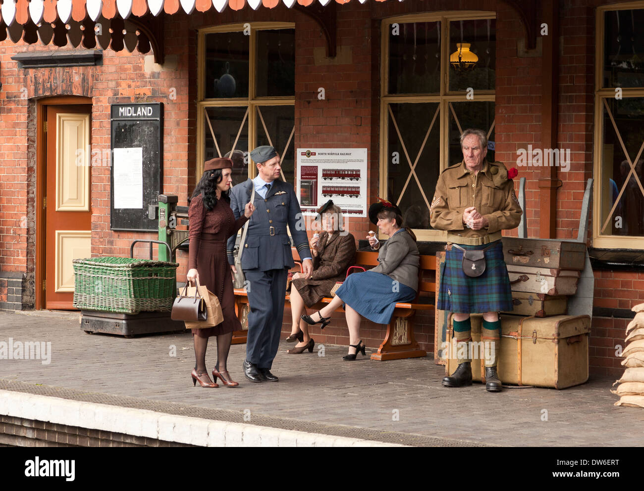Un generale di scena a Weybourne Stazione ferroviaria 1940's weekend Foto Stock