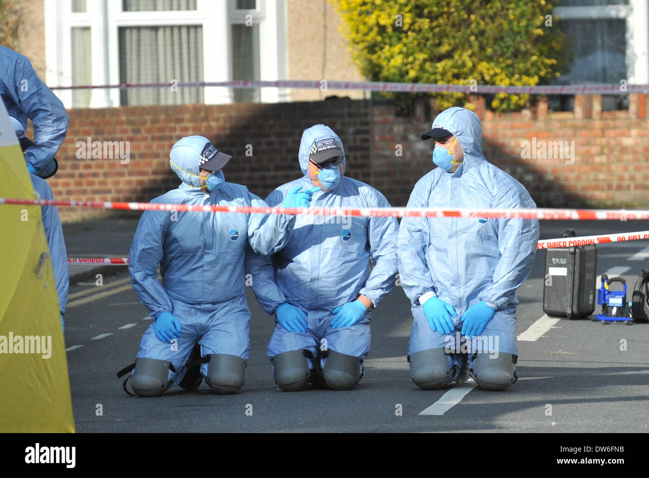 Leytonstone, Londra, Regno Unito. 1 marzo 2014. Scena del crimine officer presso la scena del duplice omicidio in Leytonstone. Credito: Matteo Chattle/Alamy Live News Foto Stock