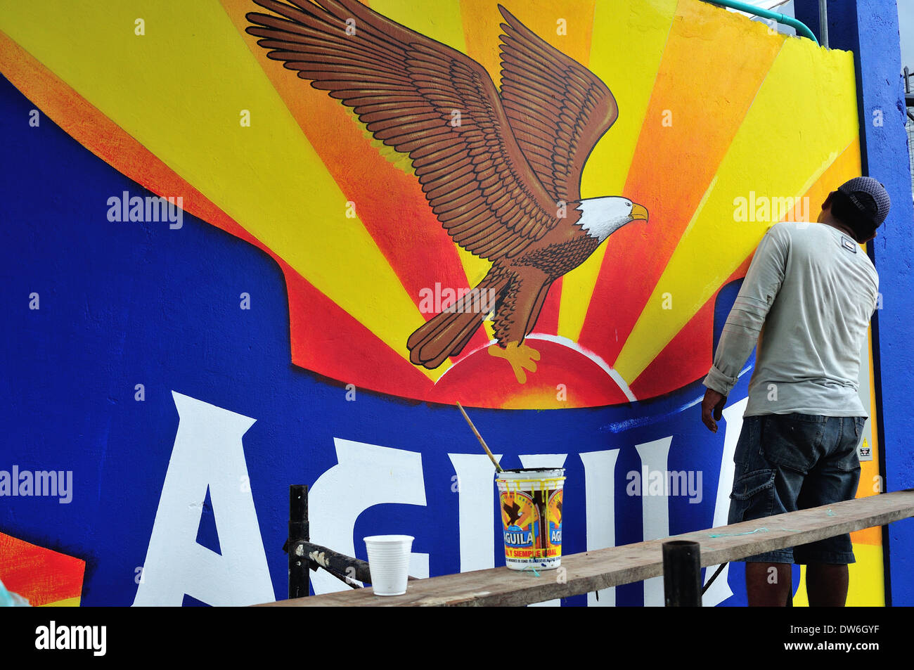 Aguila birra pubblicità in Leticia. Dipartimento di Amazonas .COLOMBIA Foto Stock