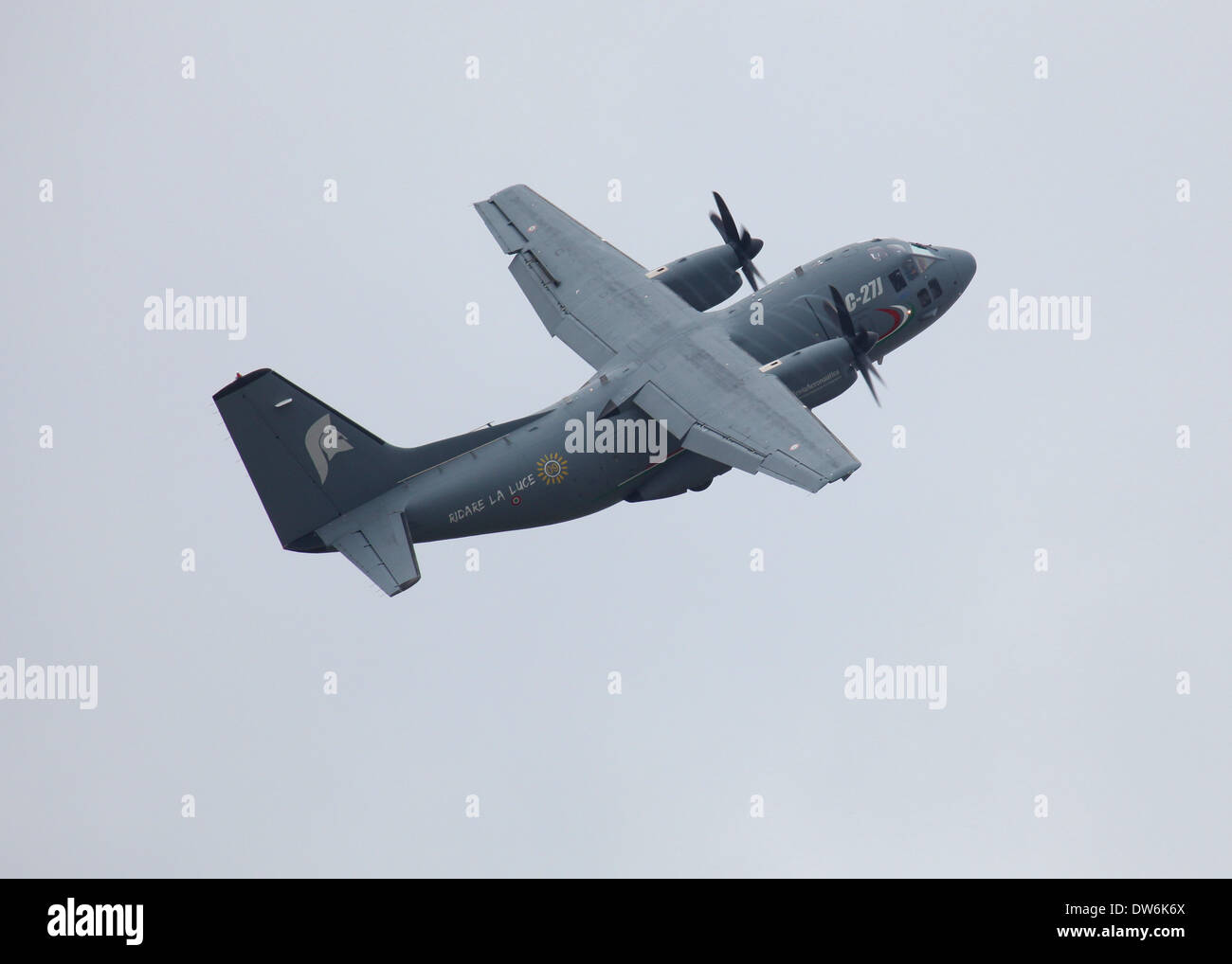 Alenia C-27J Spartan in aria a Farnborough in airshow 2010 Foto Stock