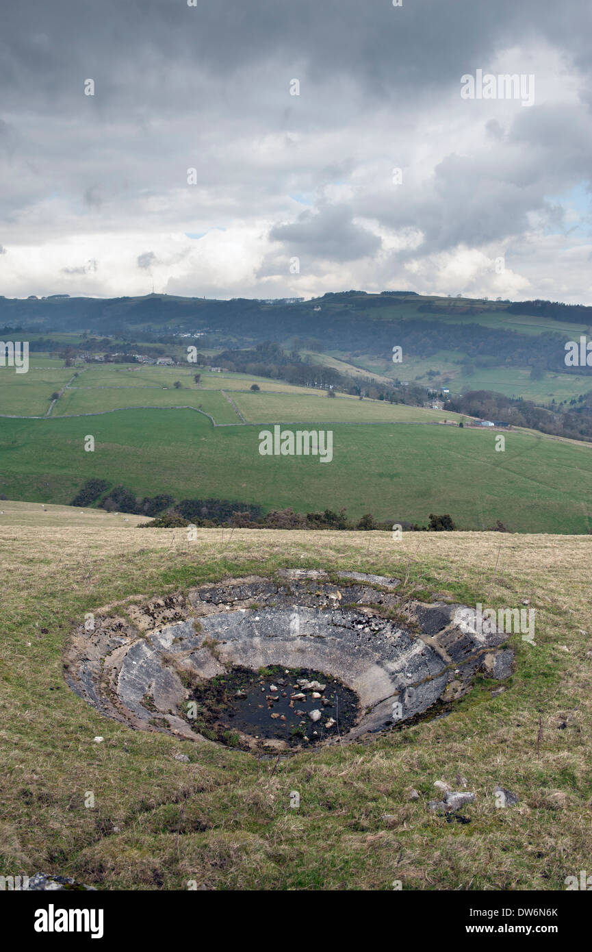 Piccole secche stagno di rugiada sul pendio di una collina nel Derbyshire Foto Stock