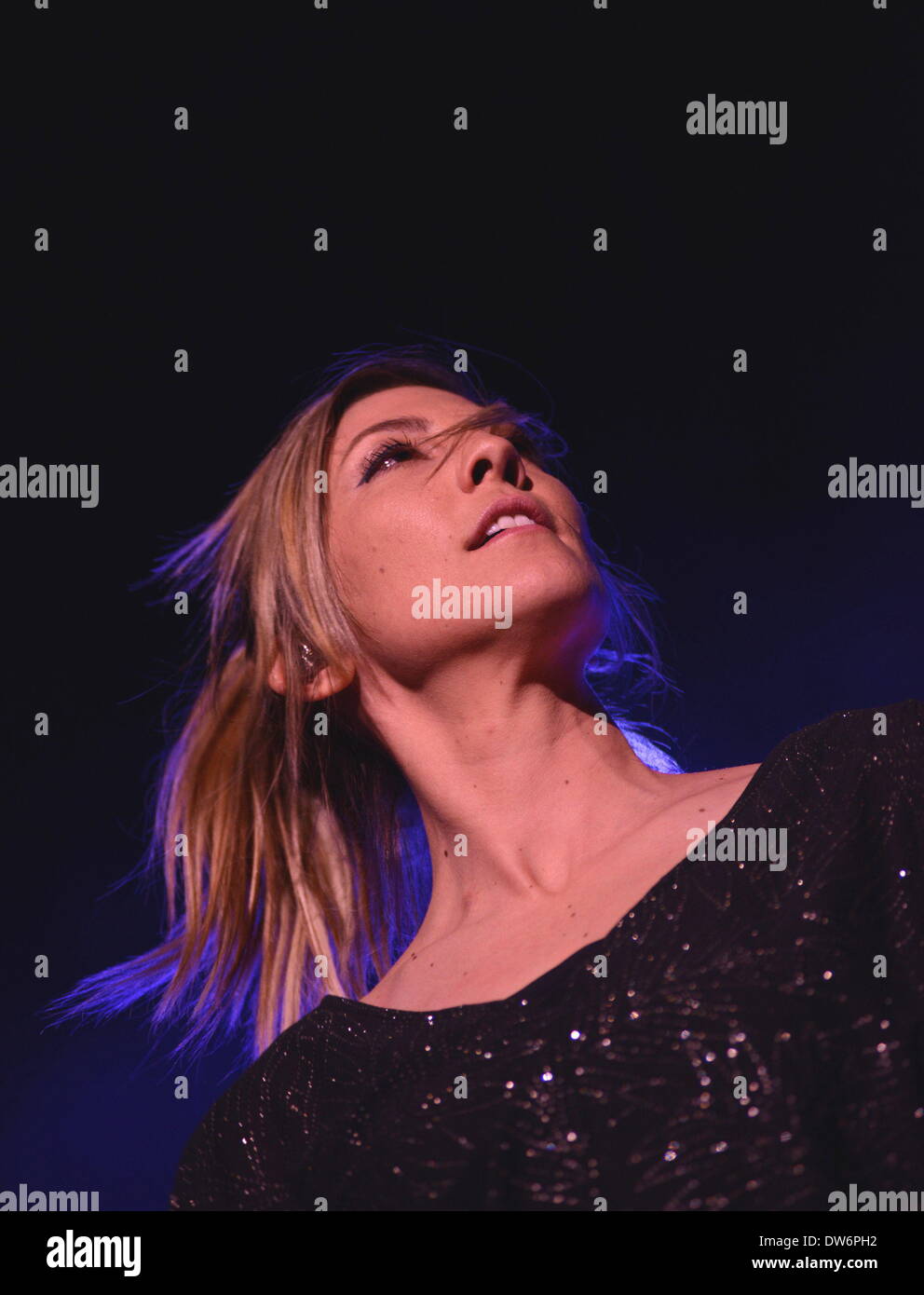 Norfolk, Virginia, Stati Uniti d'America. 28 feb 2014. Il cantante AJA VOLKMAN di 'Nico Vega' live presso il Centro costante. Credito: Jeff Moore/ZUMA filo/ZUMAPRESS.com/Alamy Live News Foto Stock