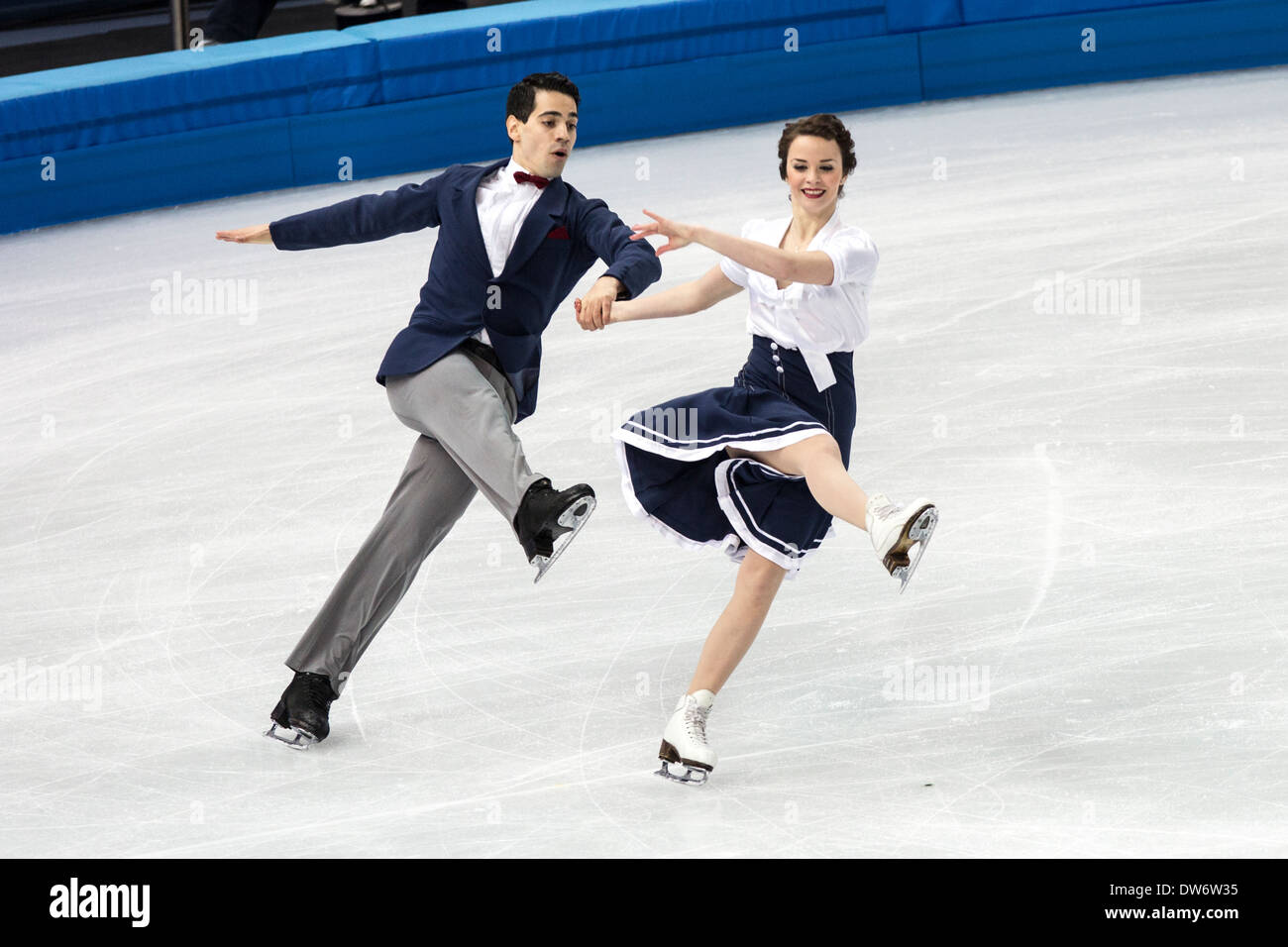 Anna Cappellini e Luca Lanotte (ITA) esecuzione nella danza su ghiaccio  breve programma presso i Giochi Olimpici Invernali, Sochi, Russia 2014 Foto  stock - Alamy
